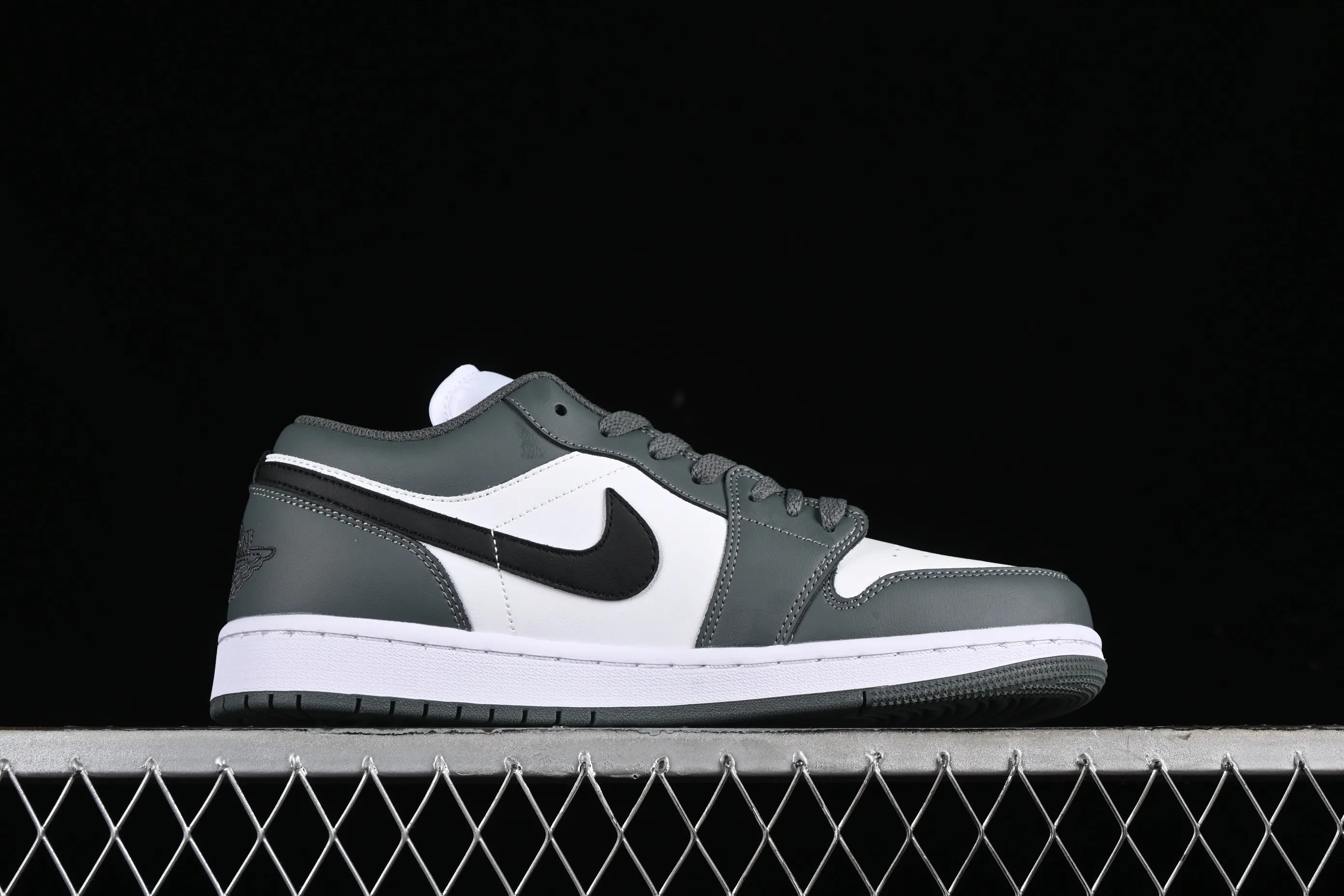 All categories Air Jordan Jordan series basketball shoes Air Jordan 1 Low Air Jordan 1 Low AJ1 Joe 1 black and gray low-top cultural basketball shoes 553560-152